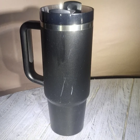 Stanley Black Travel Mug with Handle Quencher H2.0 FlowState Tumbler 30oz. - Picture 6 of 12